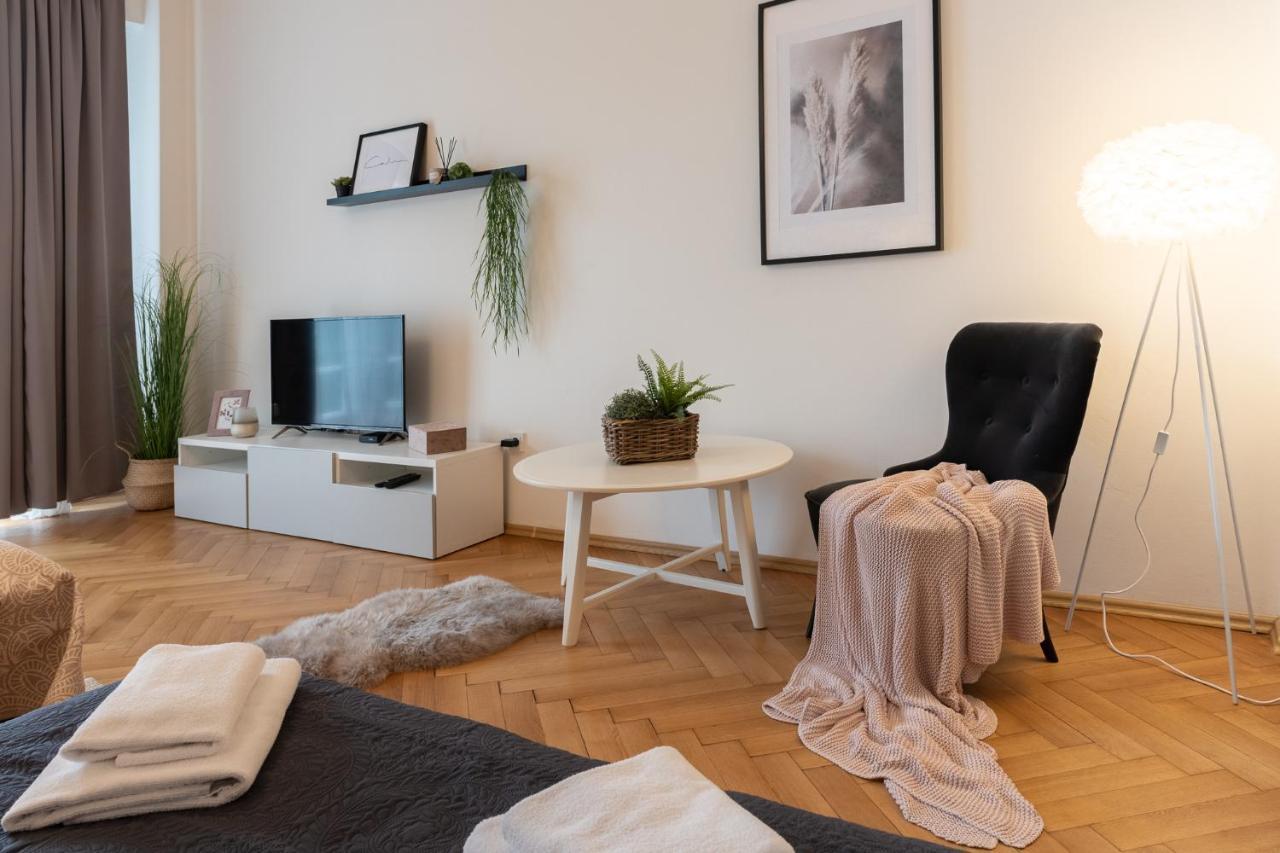 Luxury Apartment In Prime Location Prag Exteriör bild