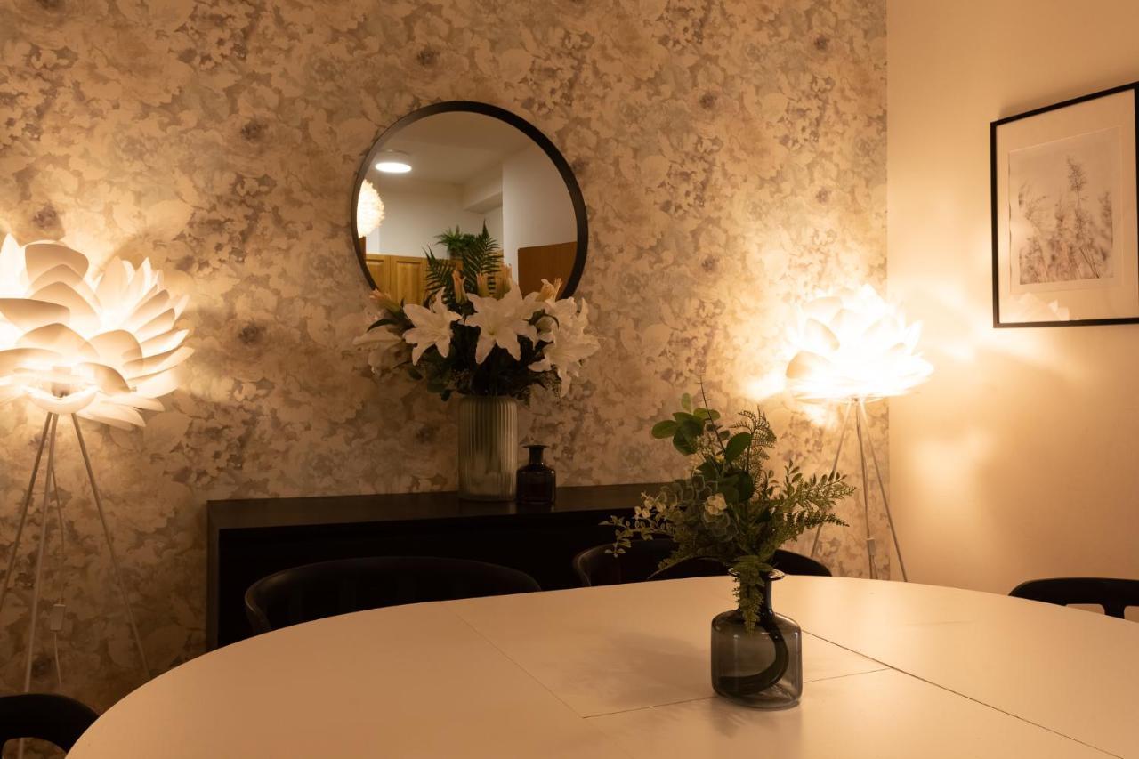 Luxury Apartment In Prime Location Prag Exteriör bild