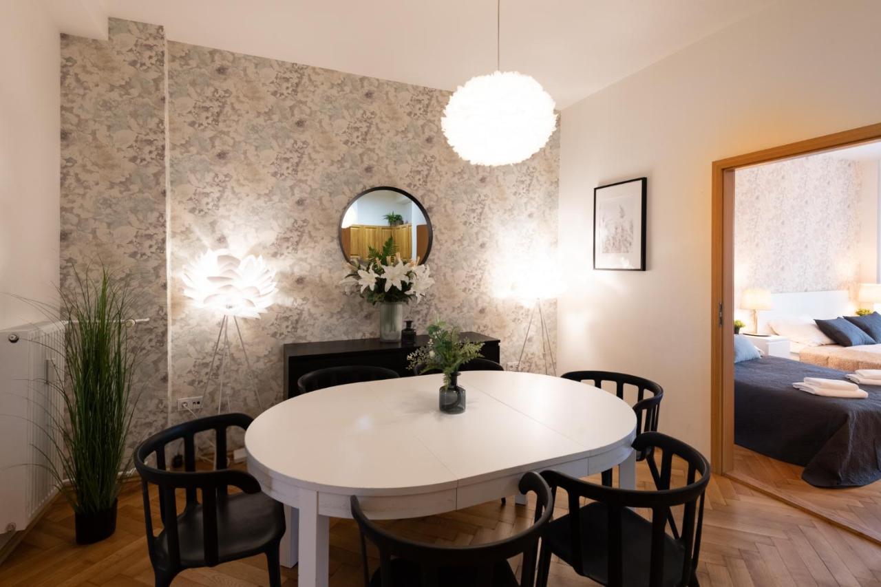 Luxury Apartment In Prime Location Prag Exteriör bild