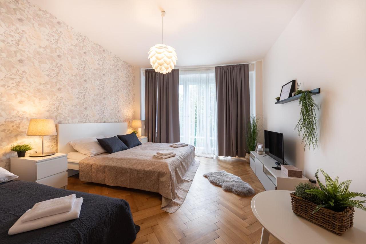 Luxury Apartment In Prime Location Prag Exteriör bild
