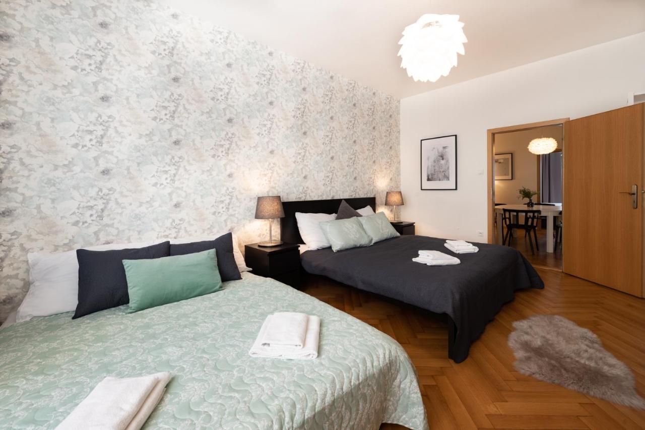 Luxury Apartment In Prime Location Prag Exteriör bild