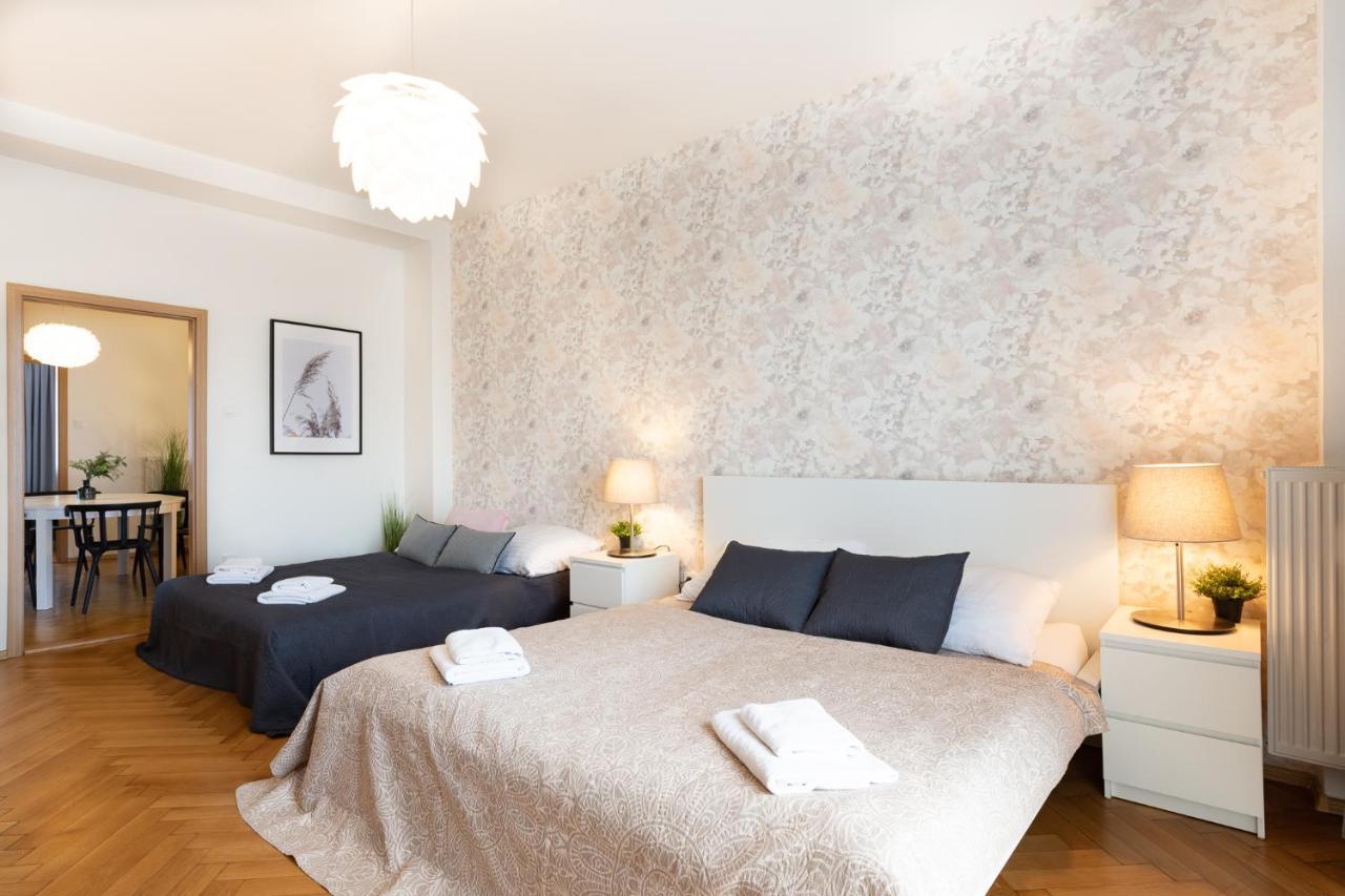 Luxury Apartment In Prime Location Prag Exteriör bild