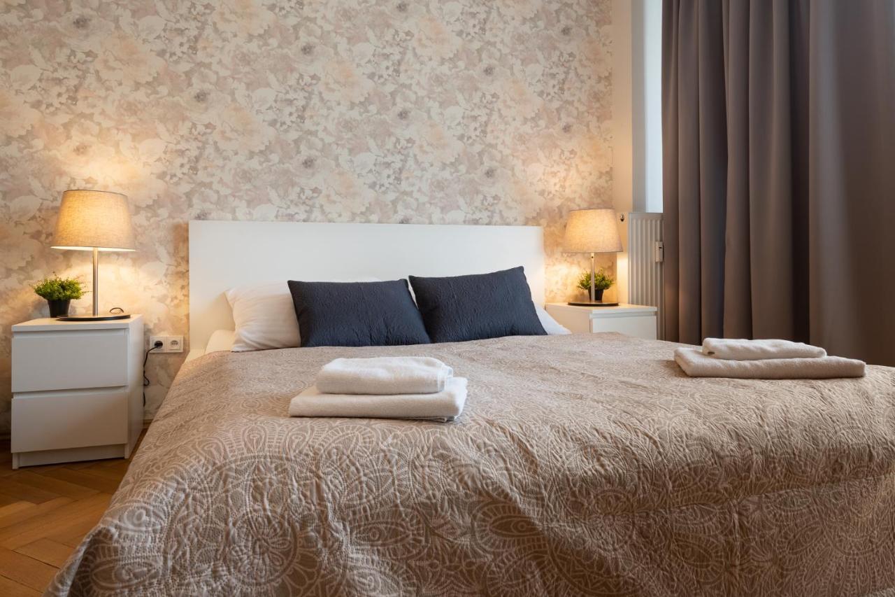 Luxury Apartment In Prime Location Prag Exteriör bild