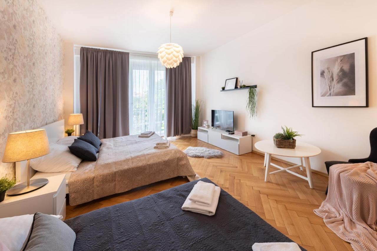 Luxury Apartment In Prime Location Prag Exteriör bild