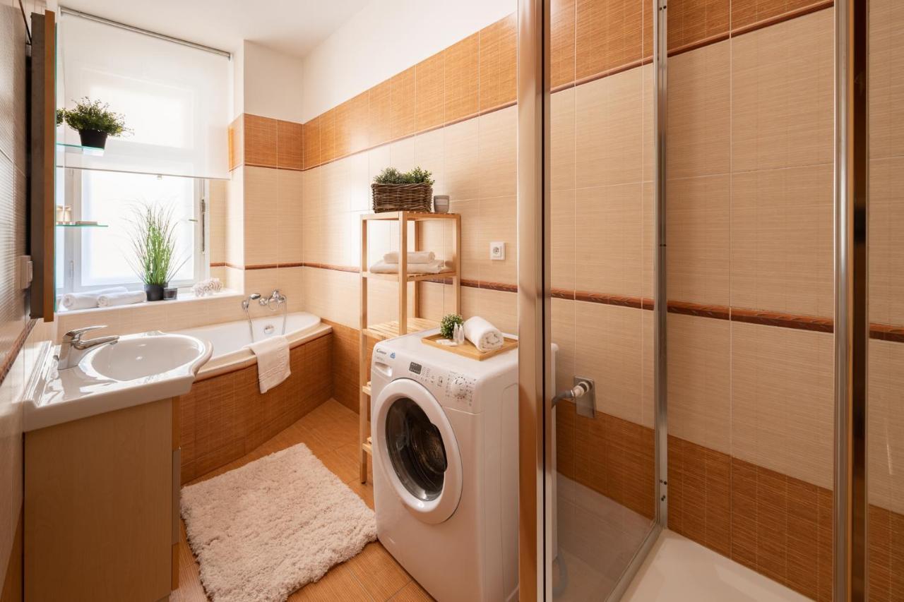 Luxury Apartment In Prime Location Prag Exteriör bild
