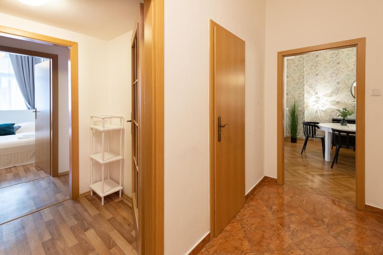 Luxury Apartment In Prime Location Prag Exteriör bild